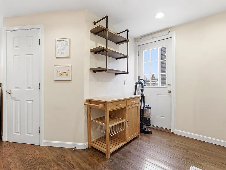 245 W 5th St #4 — Photo 11