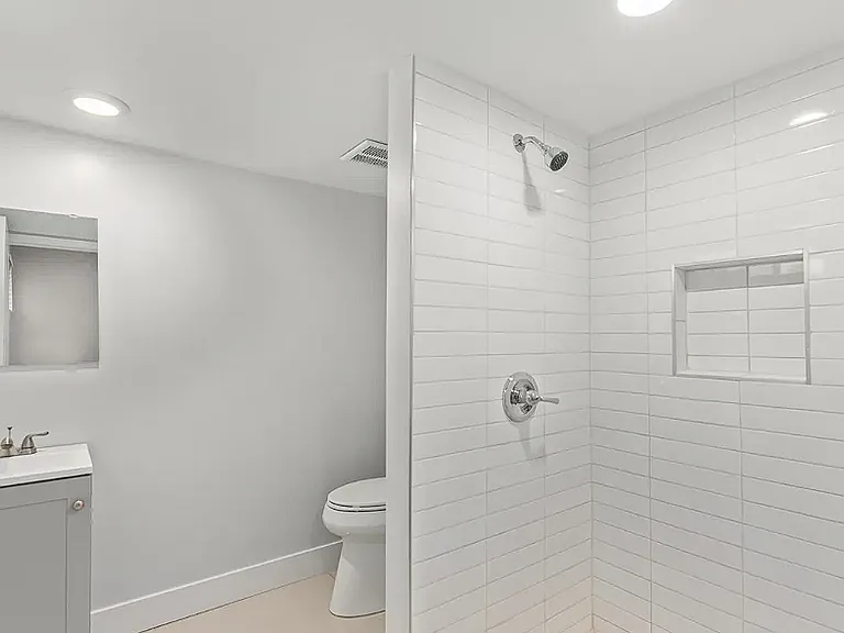 3402 E Virginia Ave — Photo 5