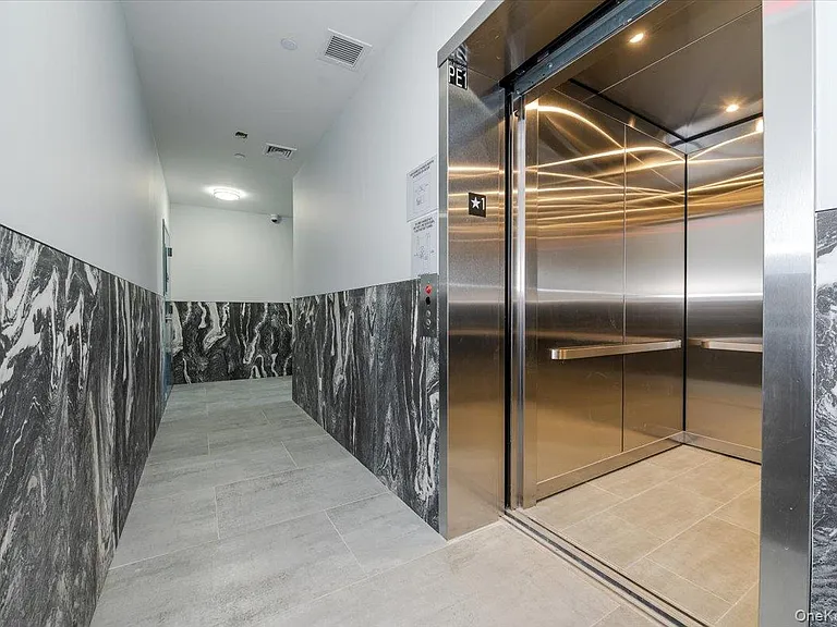 2115 Burr Ave #5D — Photo 2