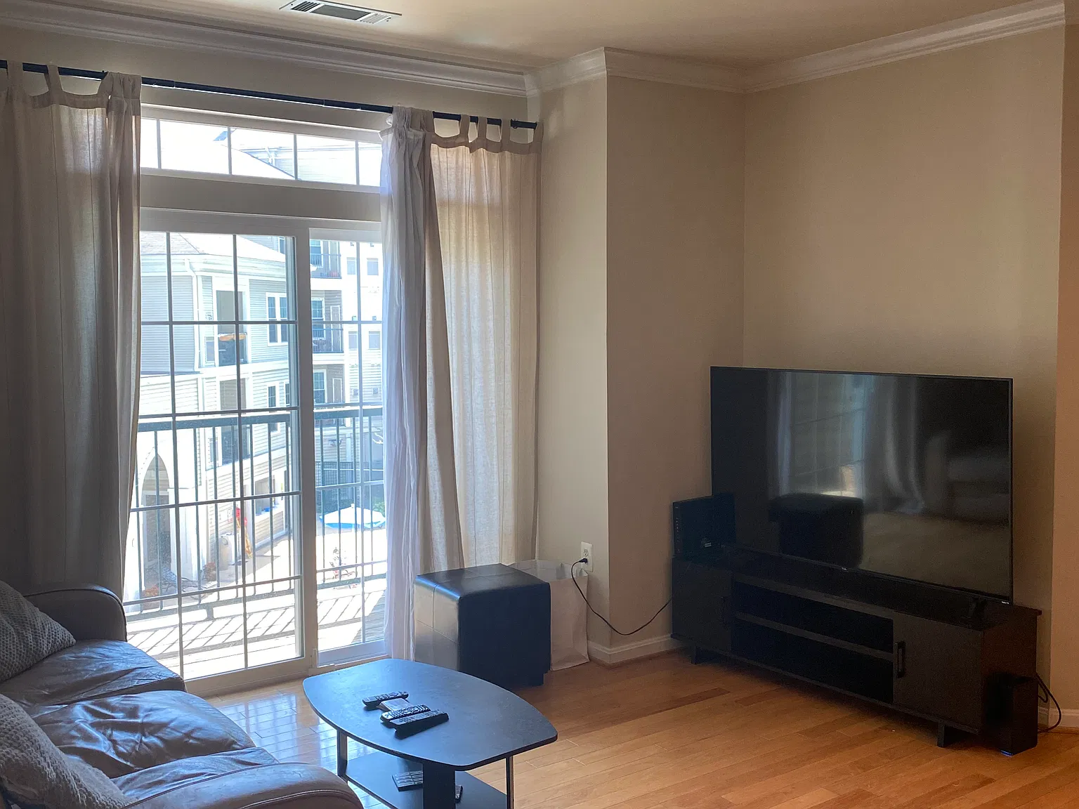 2 bed, 1056 sqft, $2,700 — Photo 3