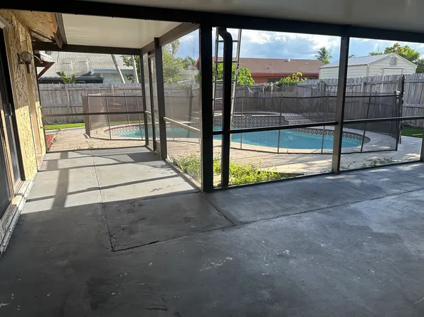 8208 SW 12th Pl, Pompano Beach, FL 33068