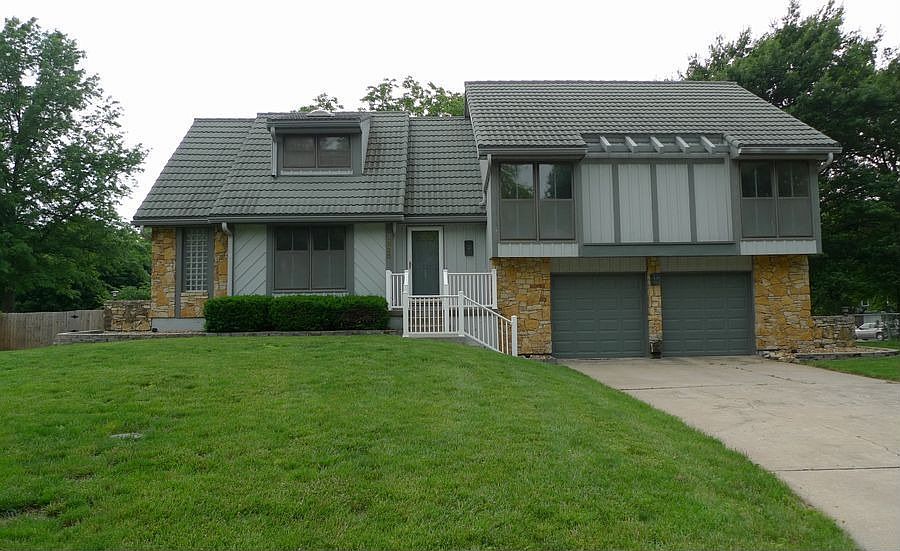 Maintenance Free Living at 3520 Grant Street!