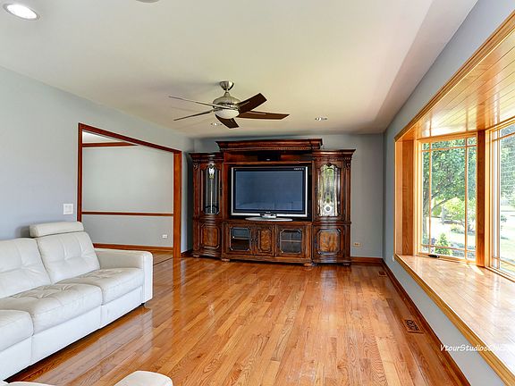 4th image of 165 Hillandale Dr