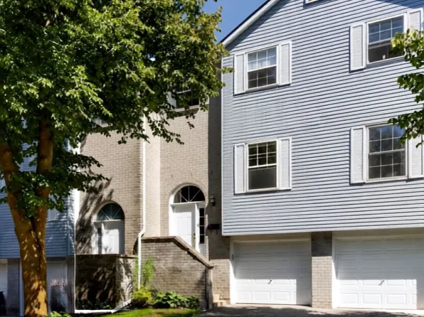 39 Harmony Cir, Bradford West Gwillimbury, ON L3Z 2T9
