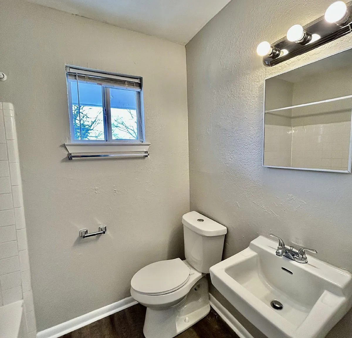 1 bed, 1.0 bath, 576 sqft, $775 — Photo 2