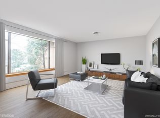 330 N Branch Rd, Glenview, IL 60025