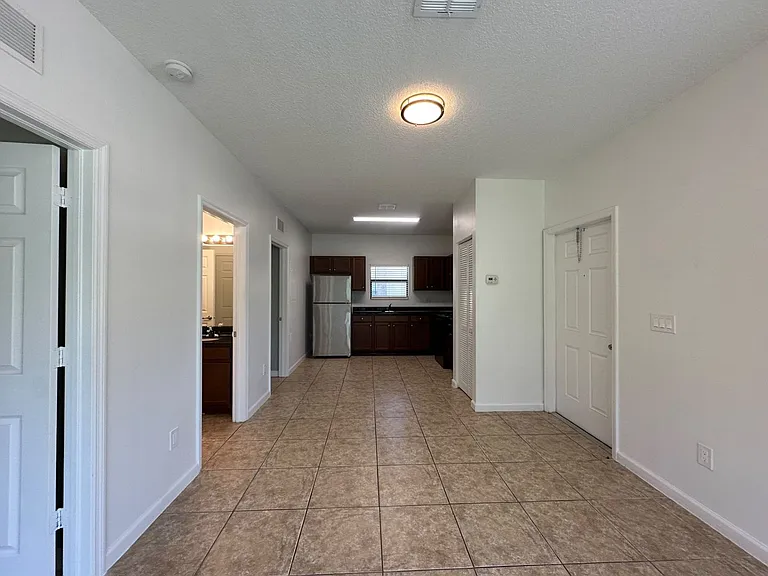 1035 NE 10th Ave — Photo 24