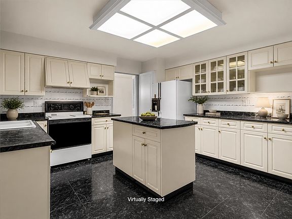 5th image of 2599 Masefield Rd