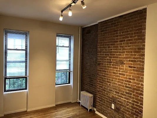 Rented by CVEK Real Estate | media 7