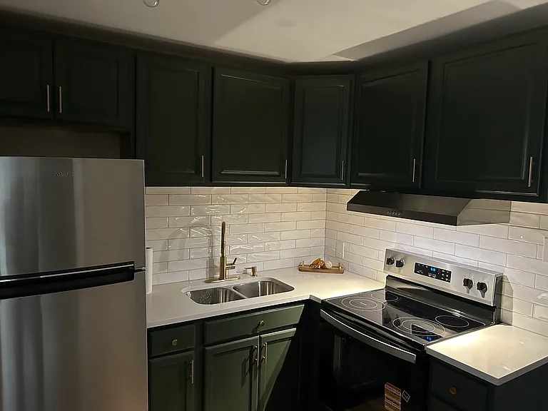 Newly Renovated Kitchen
New Tile Backsplash
Faucets and Light Fixtures
New Oven/Stove and Refrigerator