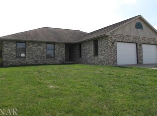 111 Northview Dr, Gridley, IL 61744