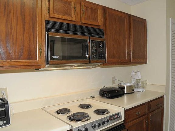 3rd image of 905 Cannongate Xing SW #J