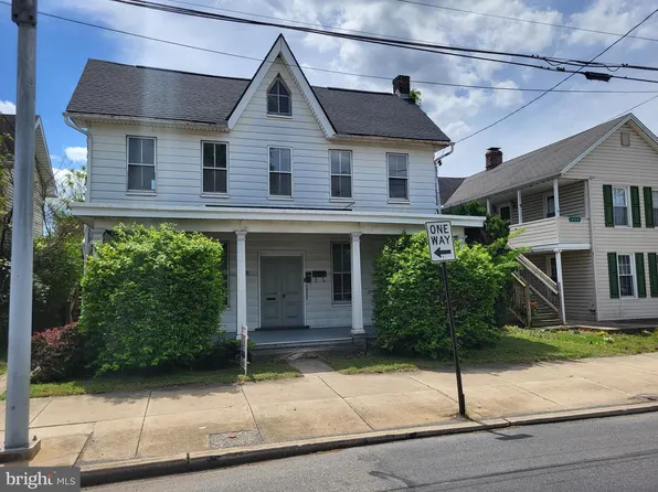 446 E Queen St, Chambersburg, PA 17201
