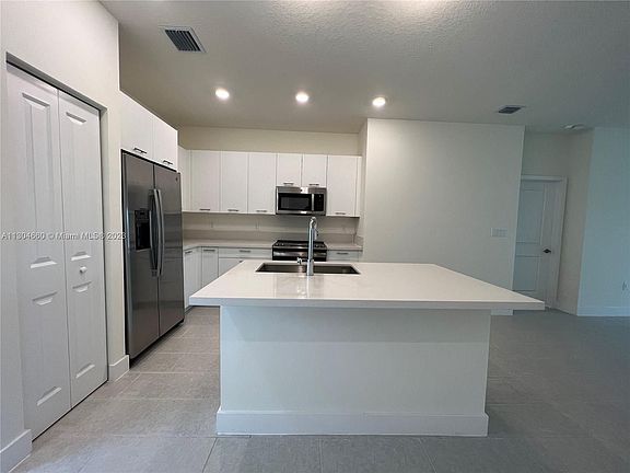 4th image of 8167 NW 41st St #408