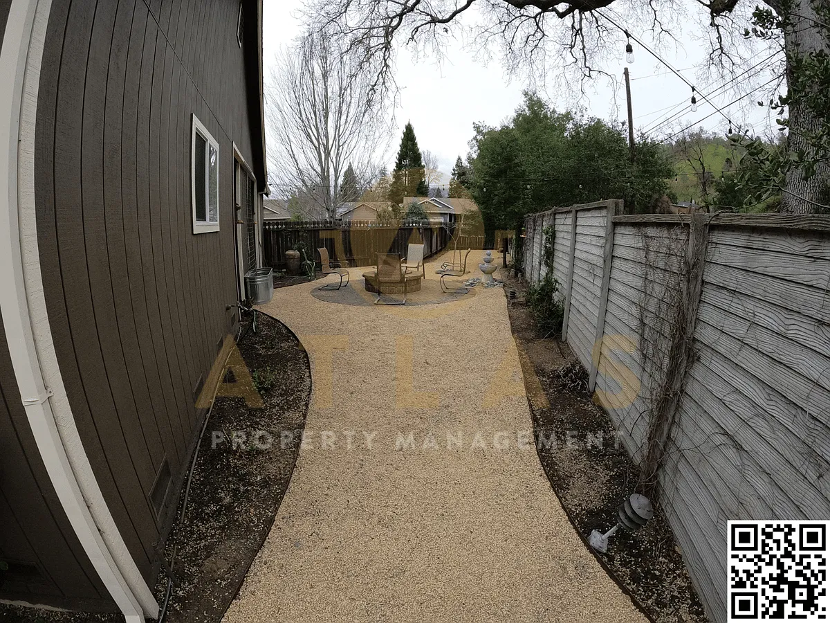 2022 Urbani Pl — Photo 4
