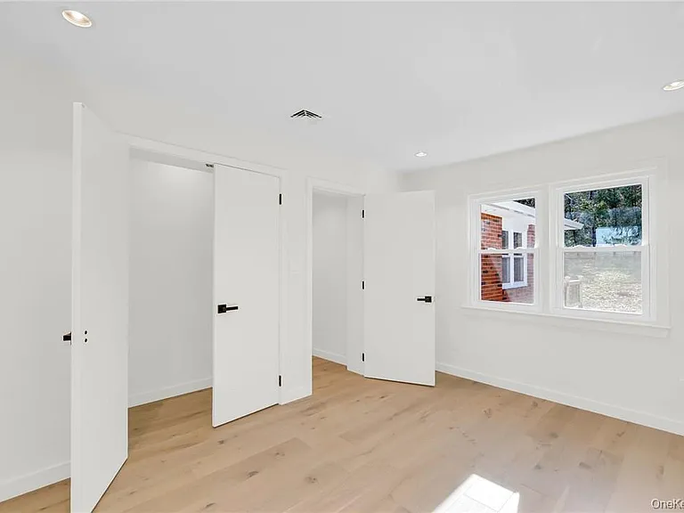 225 Hilltop St — Photo 22