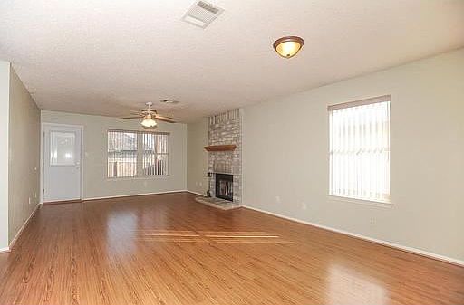 3rd image of 1404 Somerset Dr