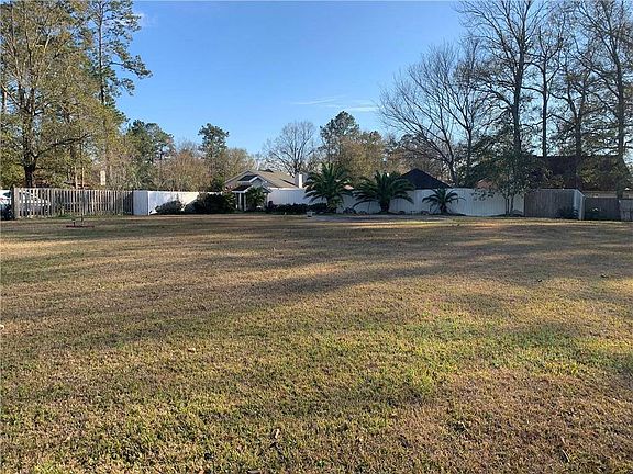 3rd image of 18044 Bradford Dr