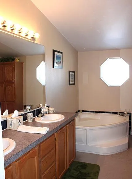 325 True Ave #A — Photo 6