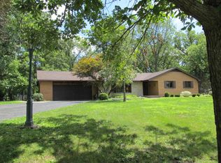 14 Oakwood Dr, Oswego, IL