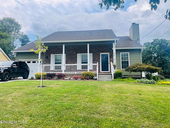 3rd image of 812 Summerdale Dr