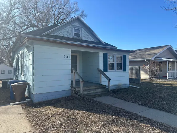 921 E 6th Ave, Mitchell, SD 57301