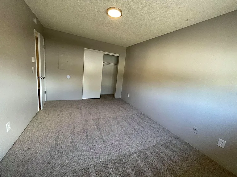 12550 SE Powell Blvd — Photo 11