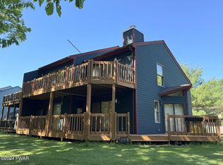 501 Shiny Mountain Ct, Greentown, PA 18426