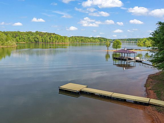 3rd image of 165 Plank Shore Dr