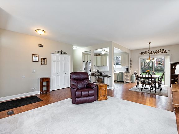 5th image of 348 Timber Oaks Dr