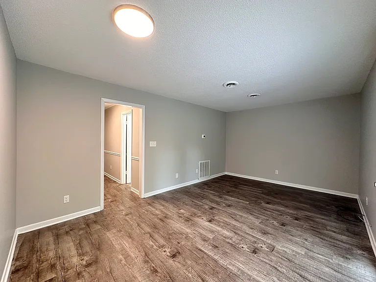935 Naomi Dr — Photo 10