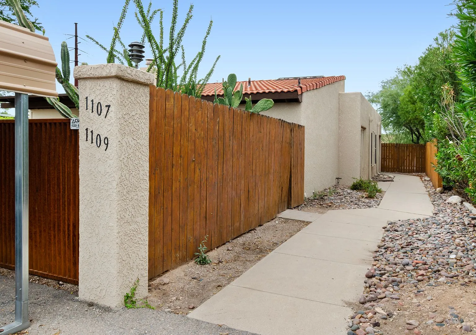 Private and Charming 2 Bed 1 Bath house — Photo 2