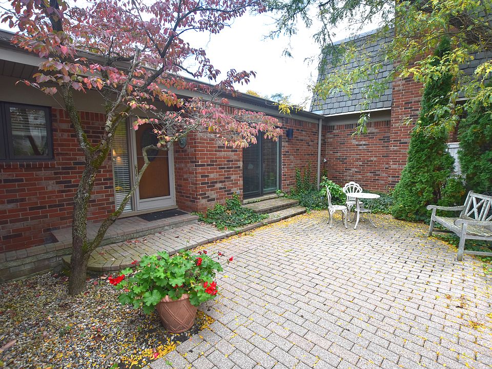 1st image of 977 Stratford Ln #1