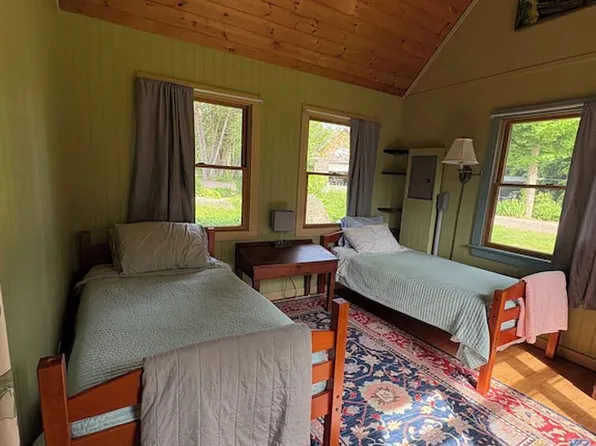 433 W Shore Rd, South Hero, VT 05486