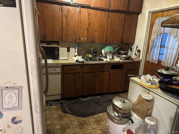 2nd image of 10-31 116th Street