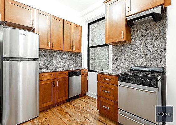 3rd image of 245 W 51st St #1007