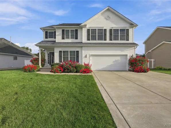 22 Americo Ct, Lancaster, NY 14086