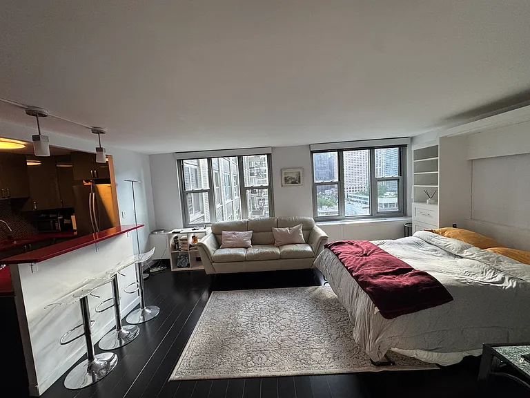 400 E Randolph St #1822 — Photo 1