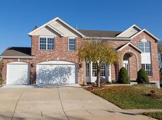 826 Summit Glen Ct, Fenton, MO 63026