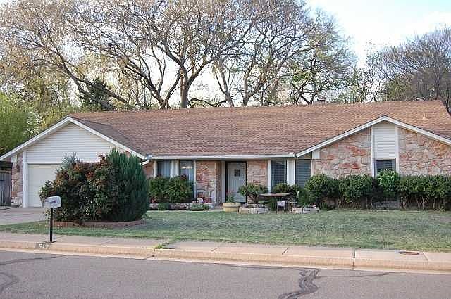 Home for Sale in Edmond, Oklahoma $189,900