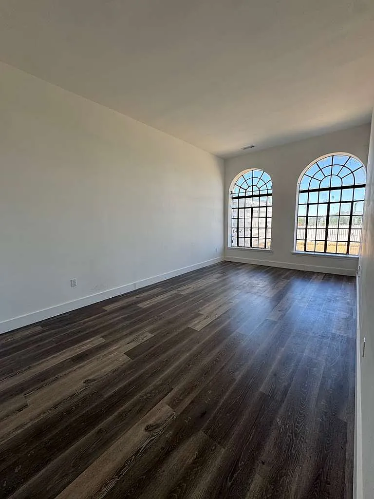 Building Photo - 505 Grand St #4A