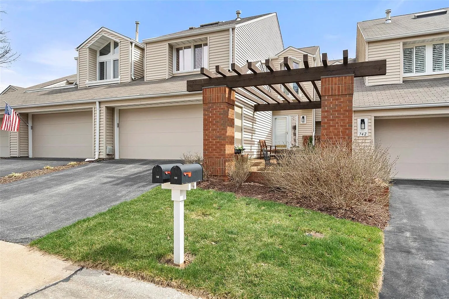 740 Ridgeview Circle Ln photo 1