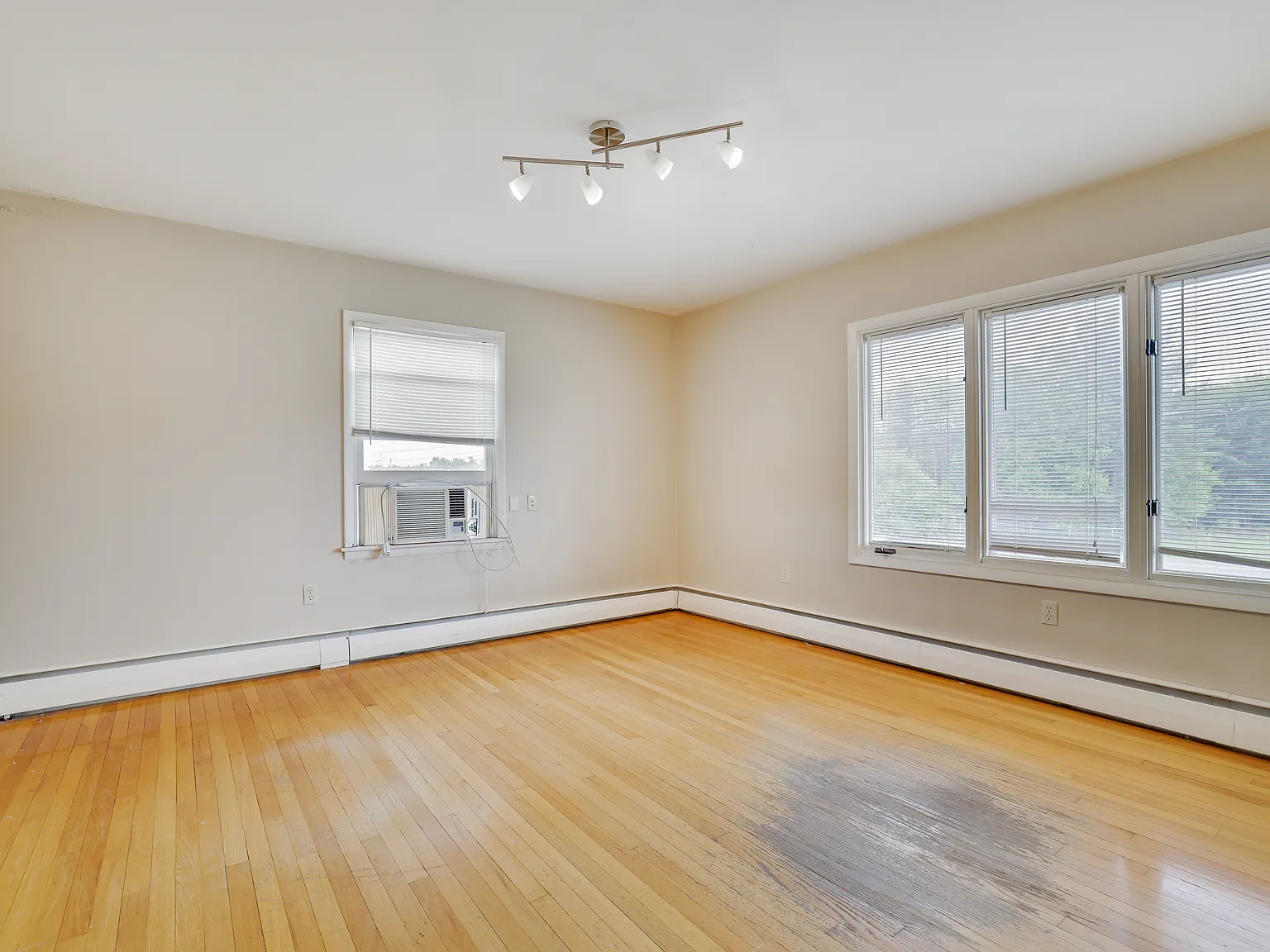 4 bed, 3500 sqft, $2,500 — Photo 4