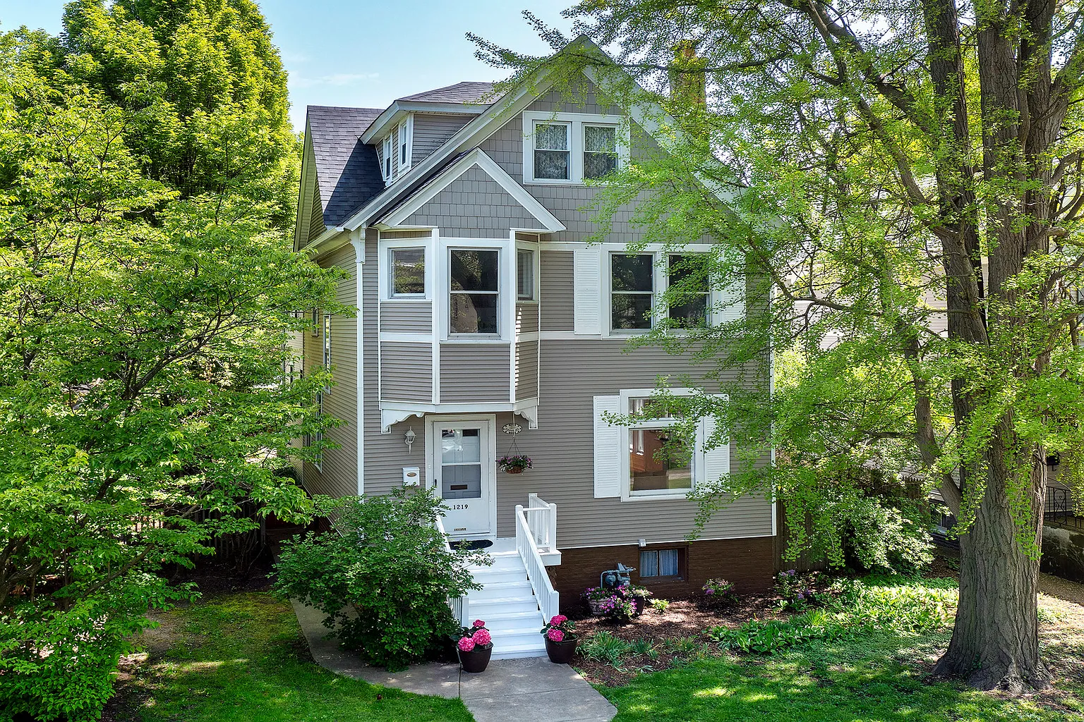 1219 Elmwood Ave photo 1