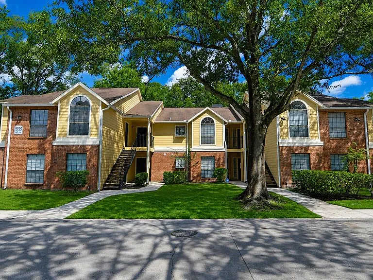 8630 Mallard Reserve Dr #205 — Photo 2