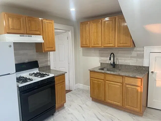 68 Quabeck Ave #3