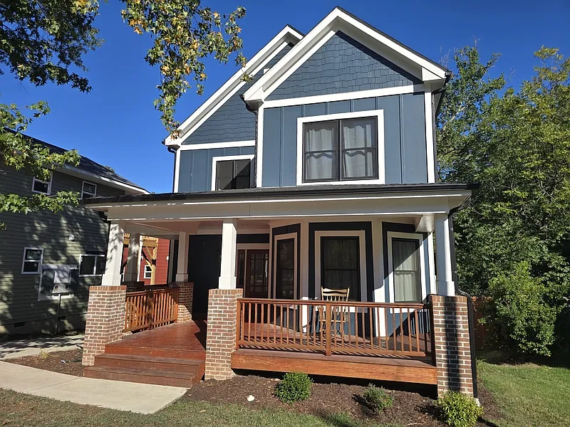 4 bed, 3.0 bath, 2720 sqft, $4,495 — Photo 2