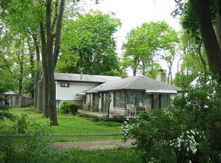 6695 Hatchery Rd, Waterford, MI 48327