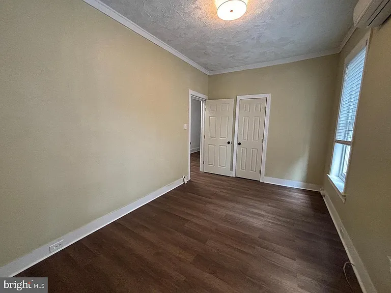 130 E 4th St #2 — Photo 11