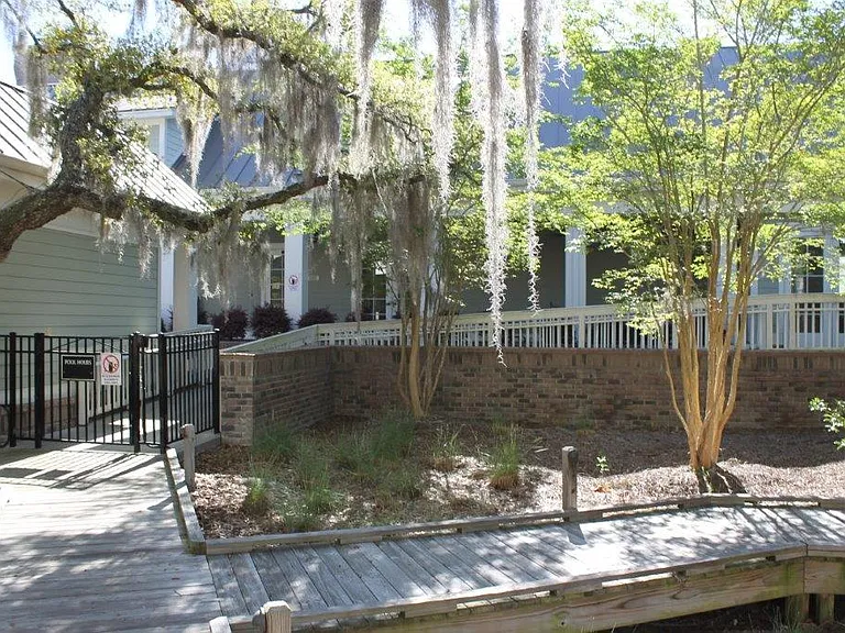 2244 Ashley Crossing Dr — Photo 14